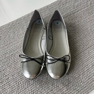 Madden Girl Metallic Silver Ballet Flats with Black Bows Size 9